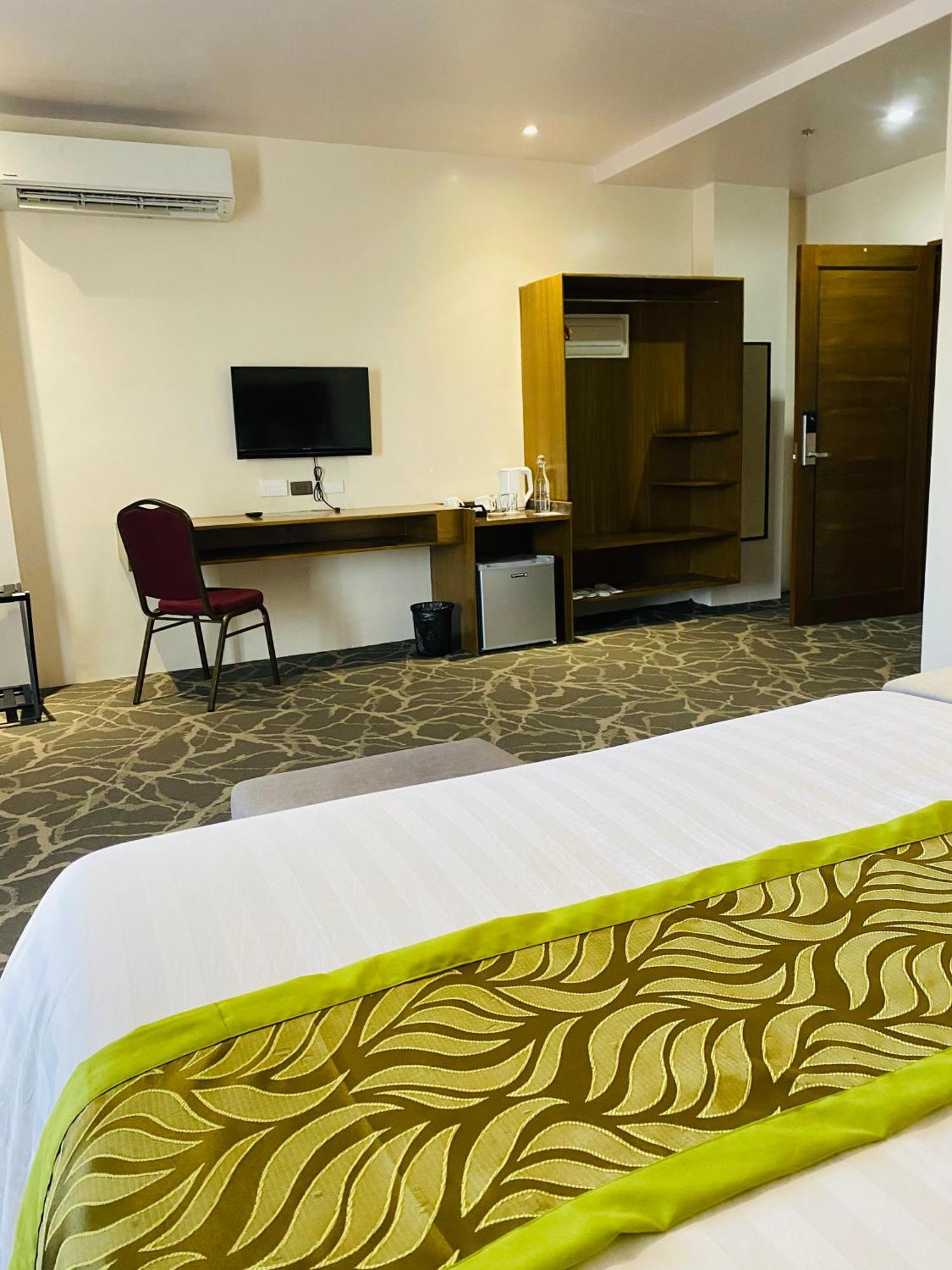 Maxi Hotel And Event Center Ταγκμπιλαράν Εξωτερικό φωτογραφία